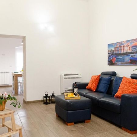 Modern Stone Apartment In The Heart Of Bari Kültér fotó