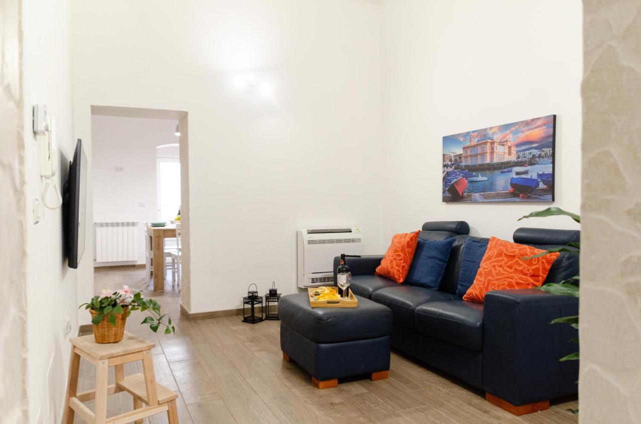 Modern Stone Apartment In The Heart Of Bari Kültér fotó