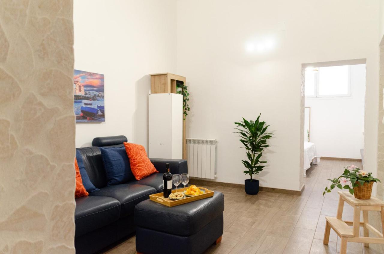Modern Stone Apartment In The Heart Of Bari Kültér fotó