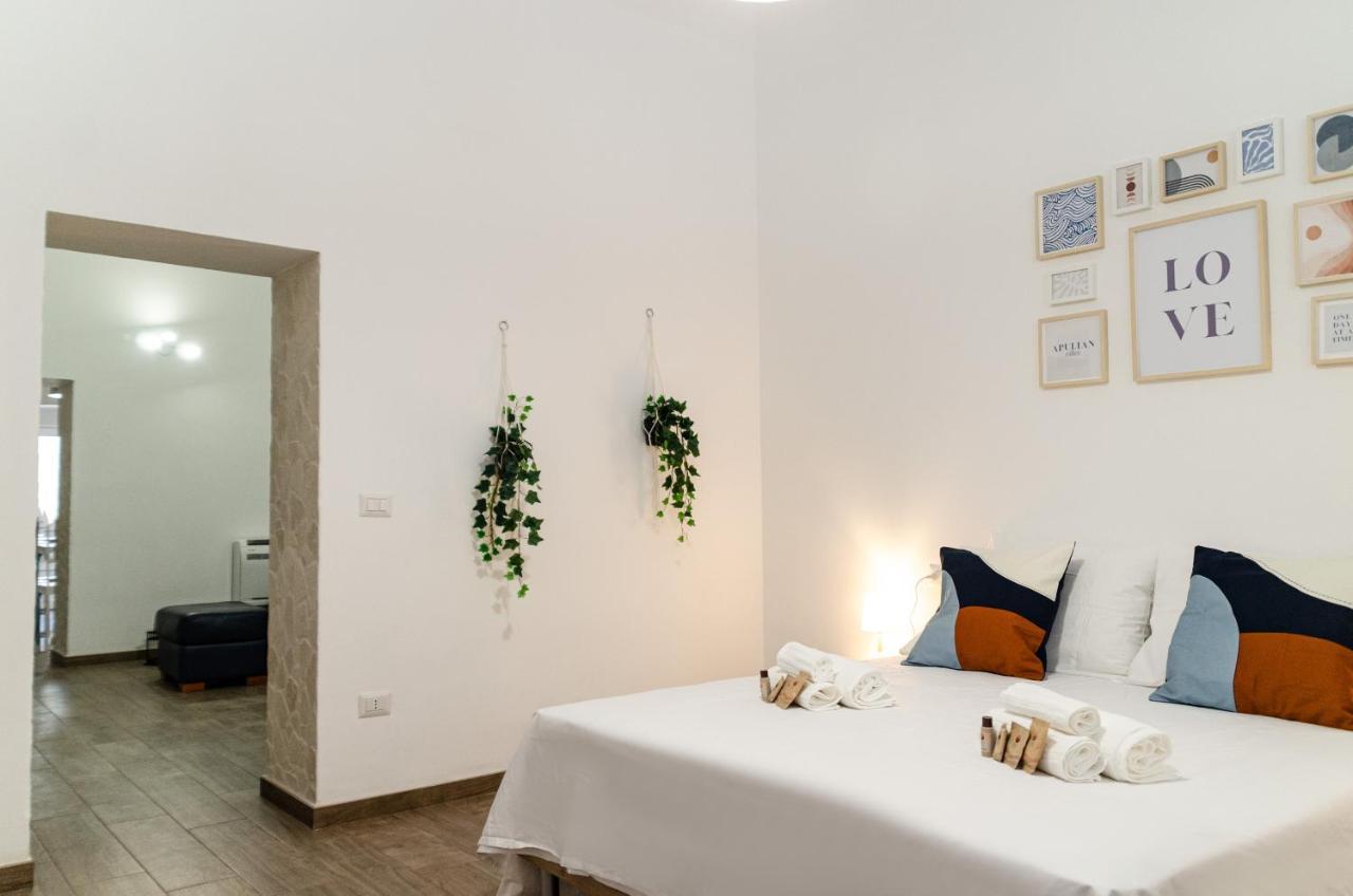 Modern Stone Apartment In The Heart Of Bari Kültér fotó