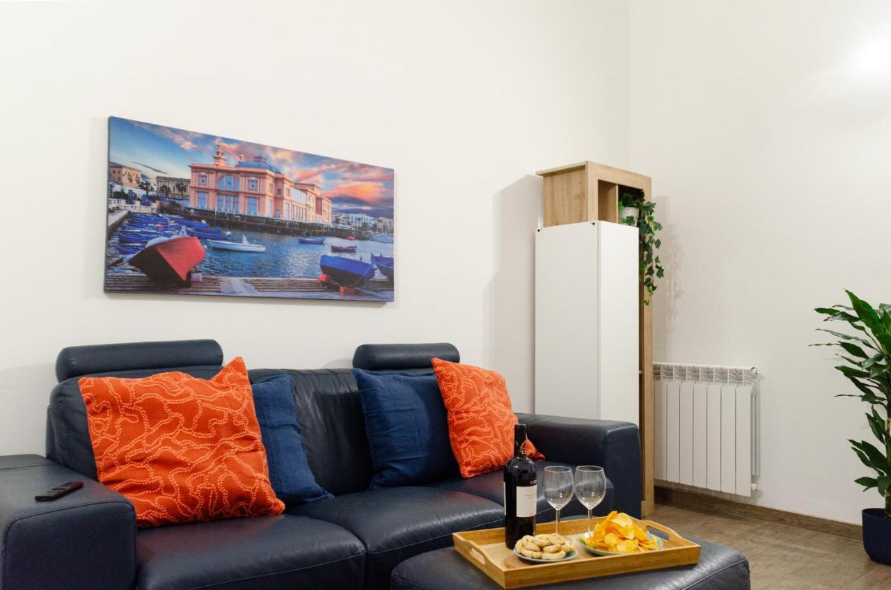 Modern Stone Apartment In The Heart Of Bari Kültér fotó