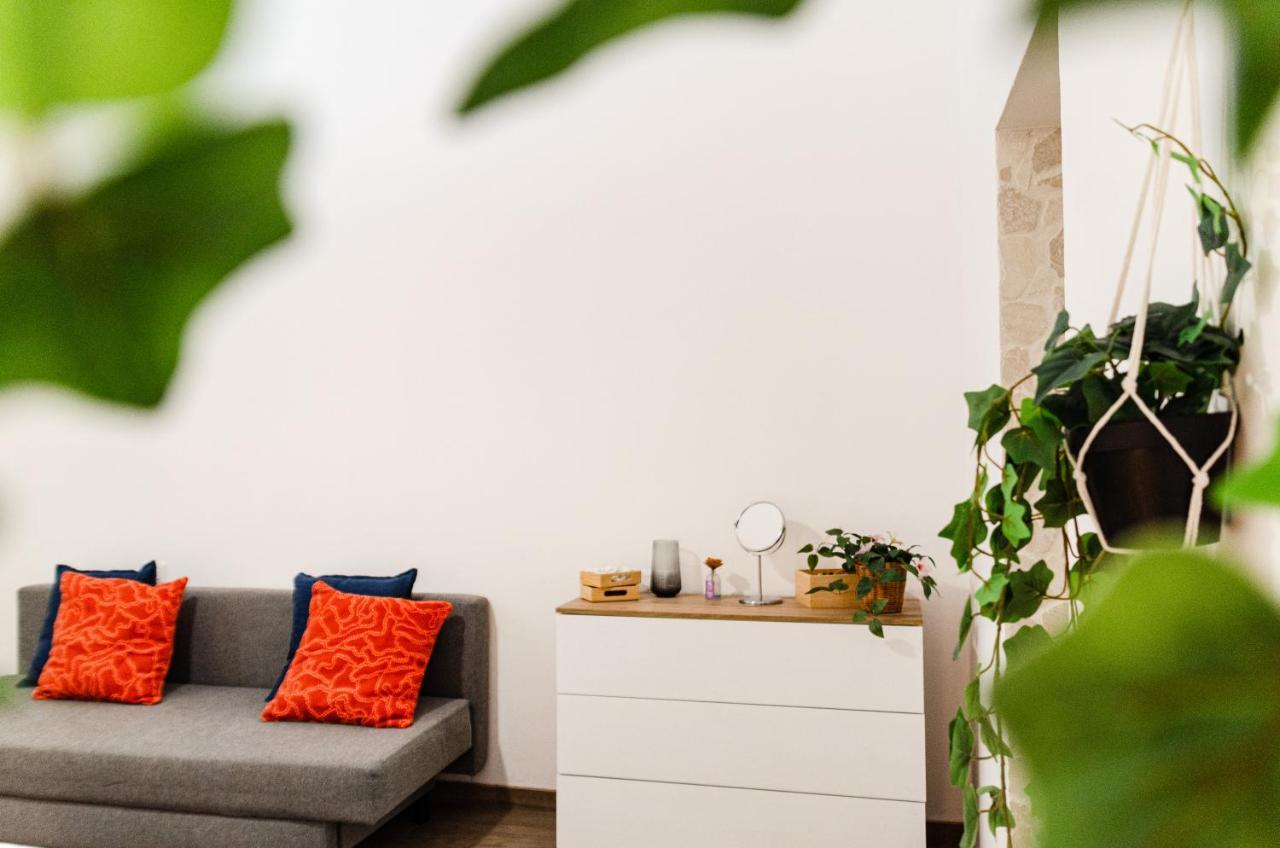 Modern Stone Apartment In The Heart Of Bari Kültér fotó